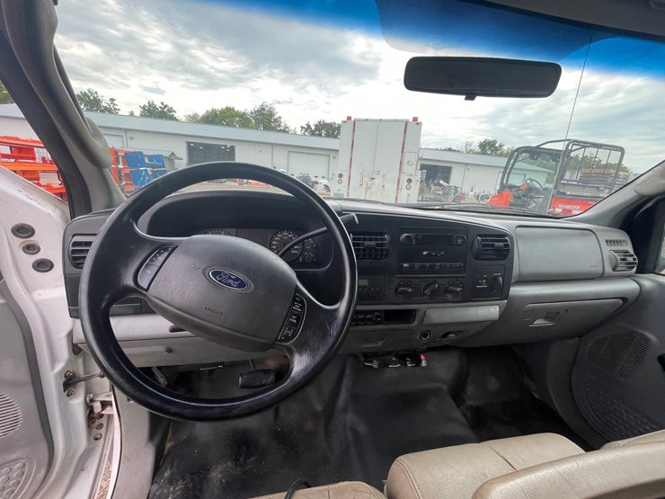 2005-ford-f550-xl-image-19