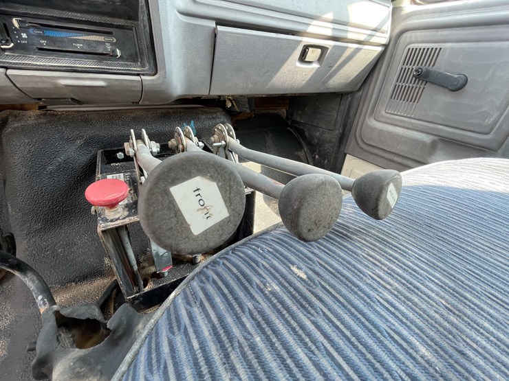 1997-ford-f800-image-44
