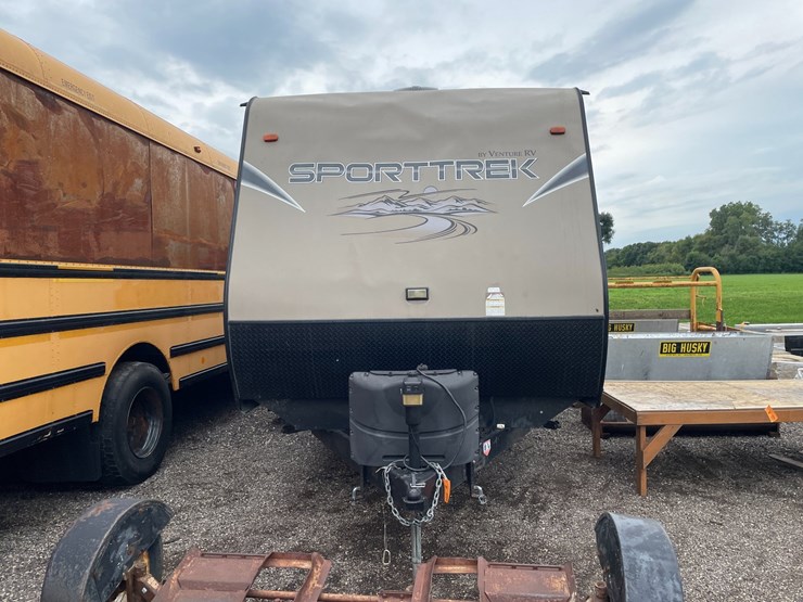#2956-•-2017-venture-sporttrek-327-camper-(has-wi-title)-image-2