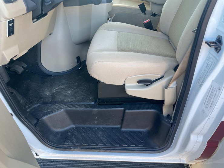 2021-ford-e350-image-144