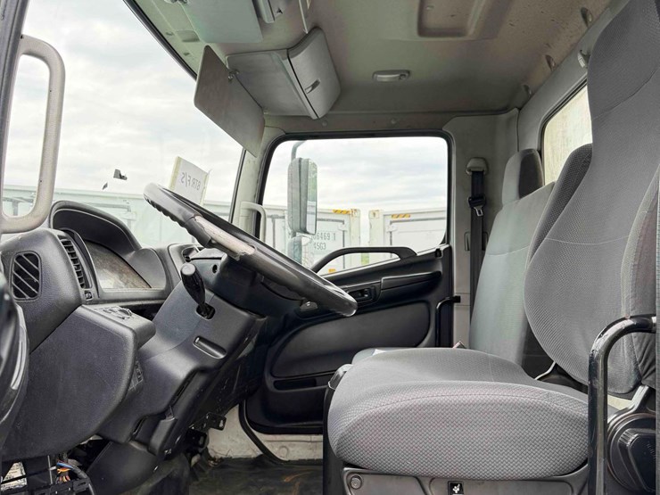 2015-hino-338-image-27