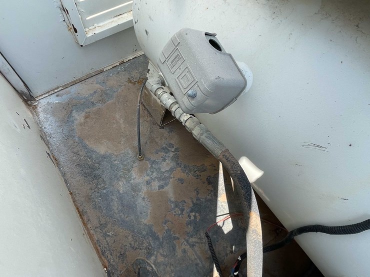 2004-peterbilt-330-image-129