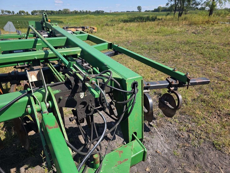 john-deere-2700-image-10