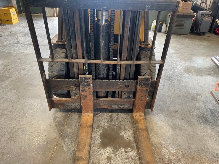 #133-•-cat-pneumatic-forklift-(shawano,-wi)-image-38