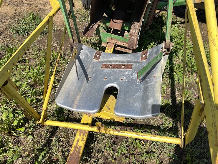 john-deere-336-image-12