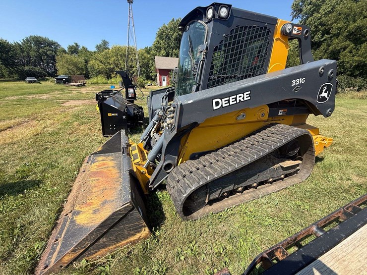 deere-331g-image-1