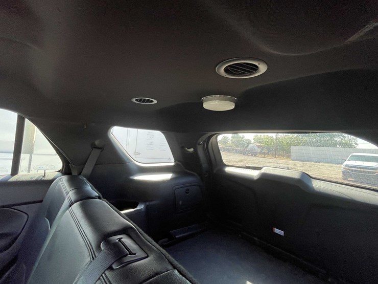 2017-ford-explorer-image-24