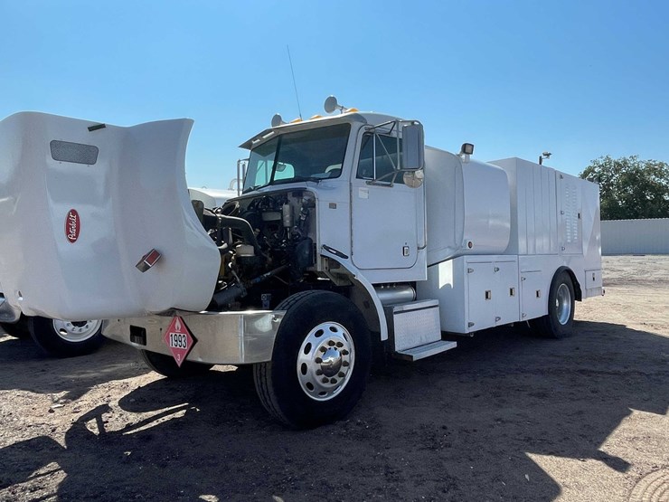 2004-peterbilt-330-image-49