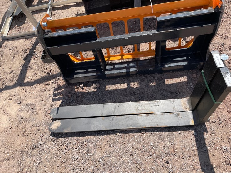 #2420-•-unused-2026-landhonor-pallet-fork-attachment-image-2