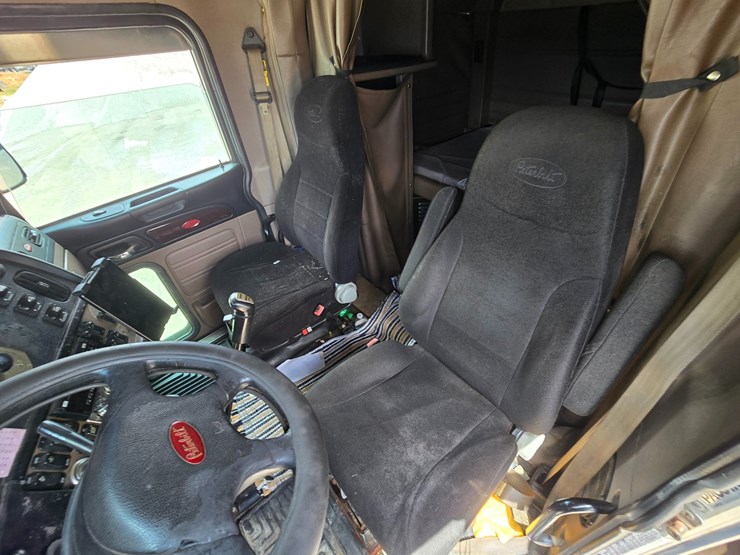 2014-peterbilt-389-image-59