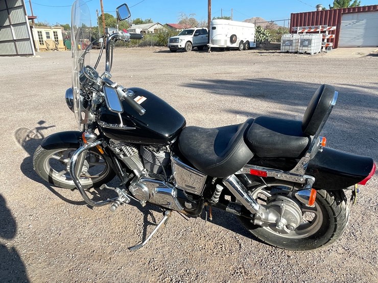 #1863-•-2006-honda-vt1100-(has-nm-title)-image-13
