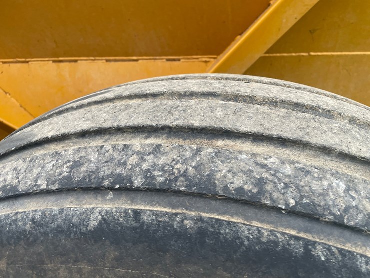 #2376-•-knight-manure-spreader-image-9