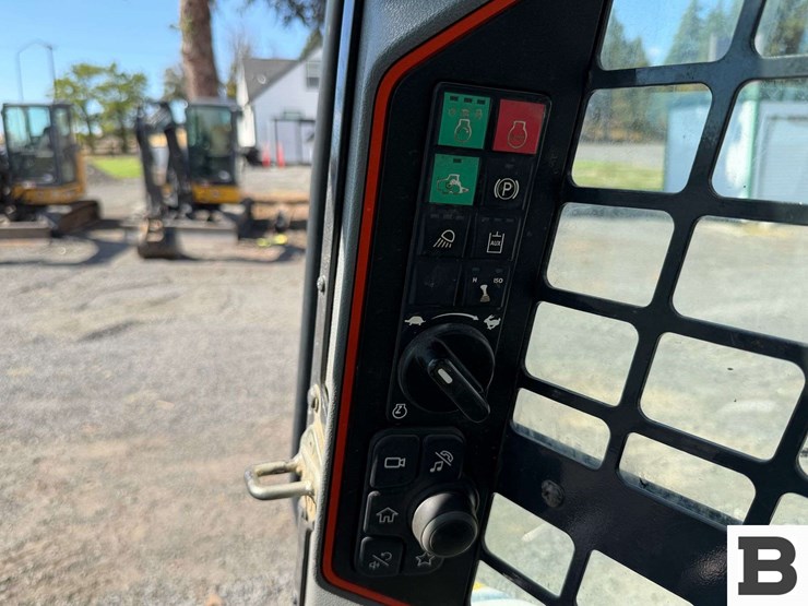 2021-bobcat-t66-image-51