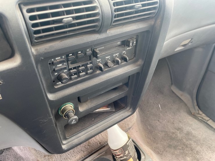 #1882-•-1992-ford-aerostar-xl-passenger-van-(has-nm-title)-(offsite-at-nmsu)-image-30