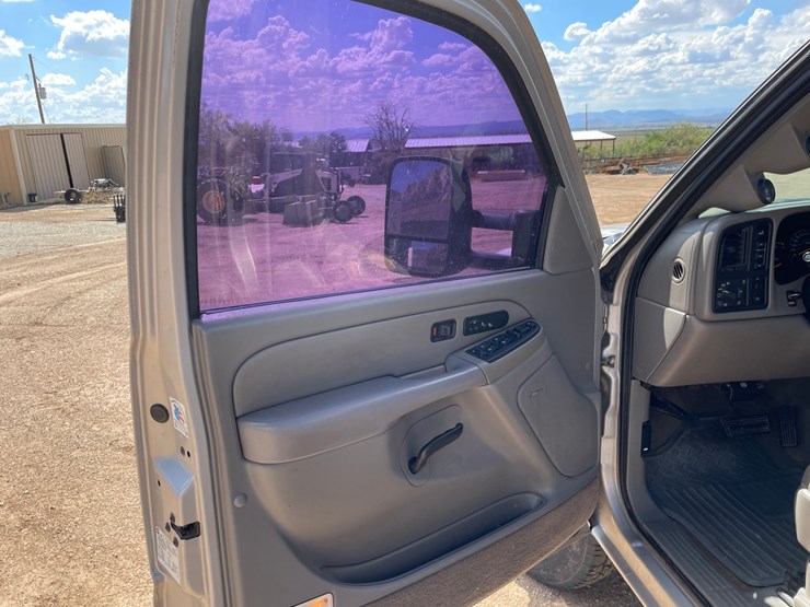 2005-gmc-3500-image-28