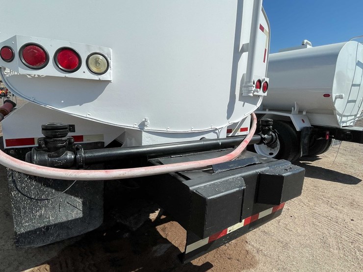 #1851-•-2000-sterling-7500-water-tank-truck-(has-nm-title)-image-87