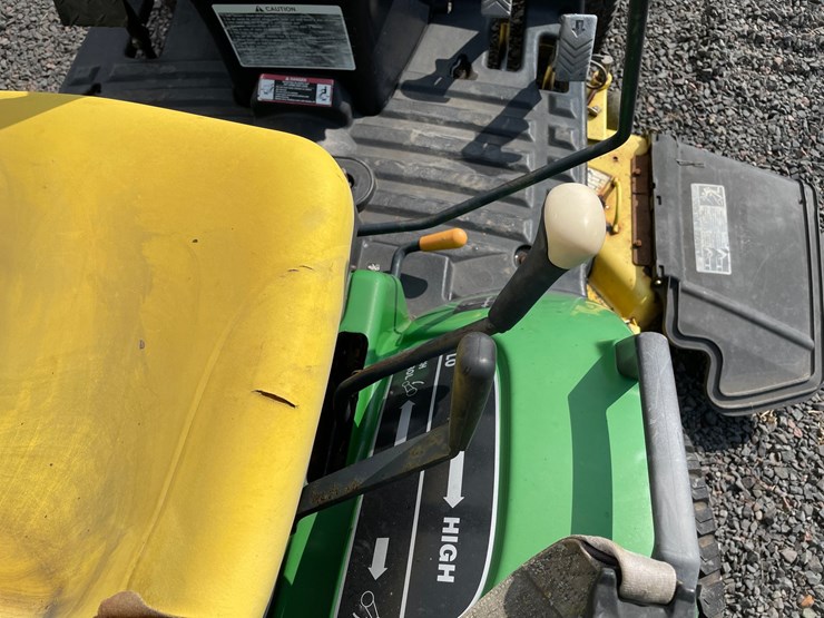 2010-john-deere-2305-image-24