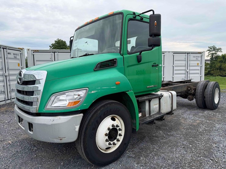 2015-hino-338-image-1
