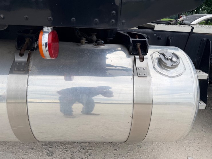 2014-peterbilt-389-image-90