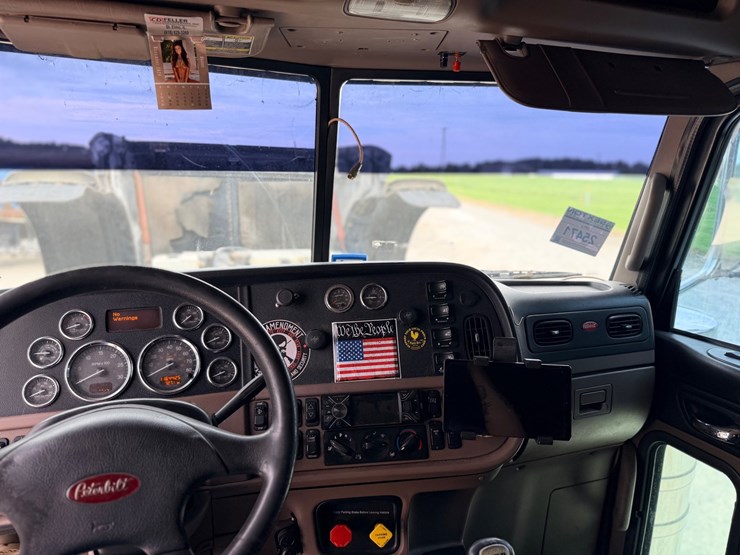 2014-peterbilt-389-image-51