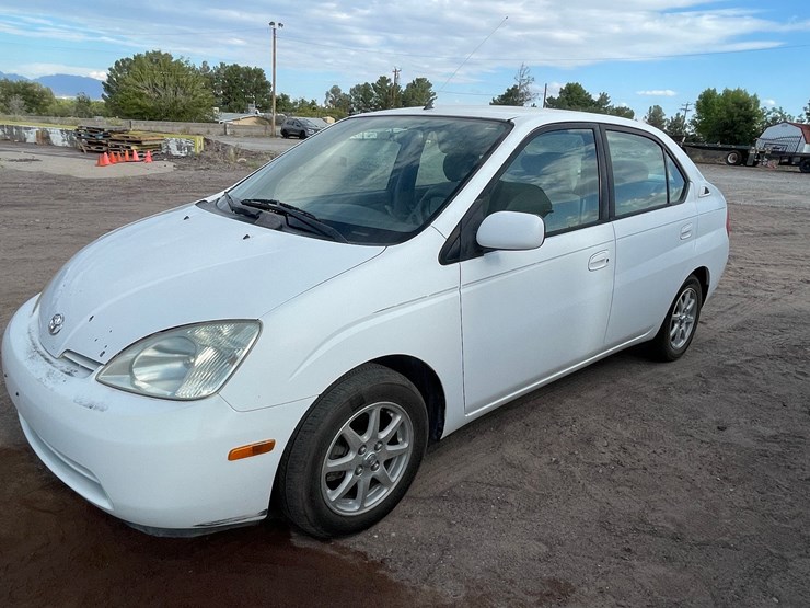#1853-•-2002-toyota-prius-(title-in-delay)-image-45