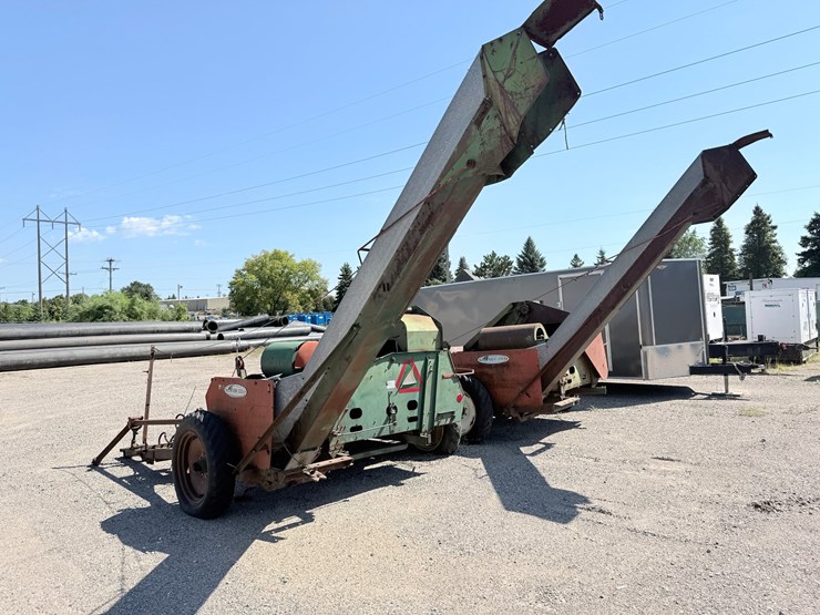 #620-•-new-idea-corn-picker-(rogers,-mn)-image-2