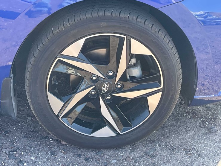 #1859-•-2023-hyundai-elantra-(has-nm-title)-image-66