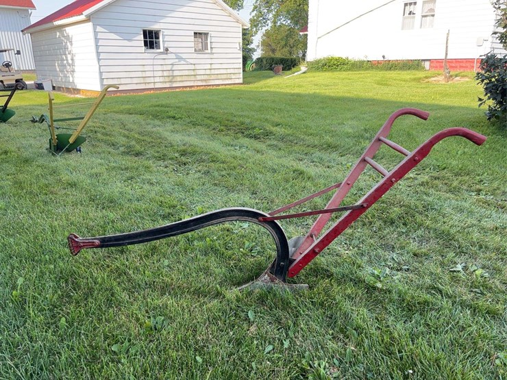 8”-walking-plow-image-5