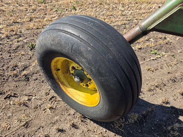 john-deere-2700-image-6