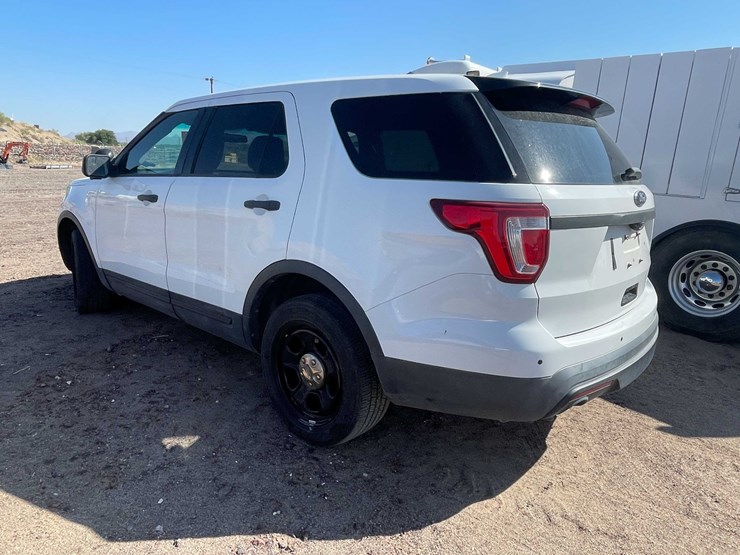 2017-ford-explorer-image-8