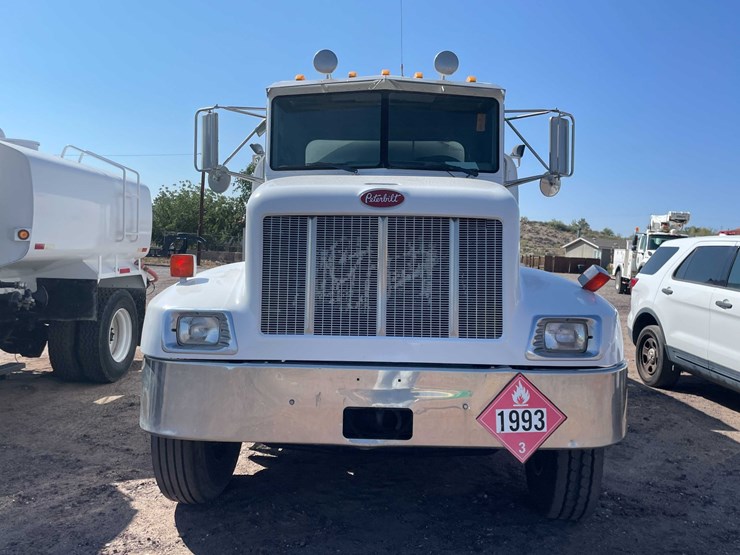 2004-peterbilt-330-image-2