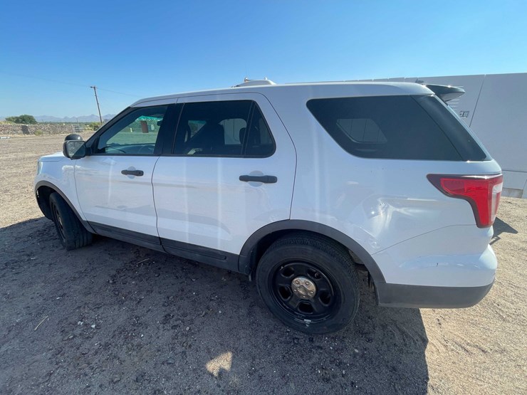 2017-ford-explorer-image-15