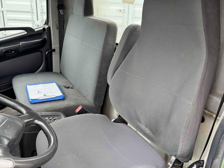 2015-hino-338-image-28