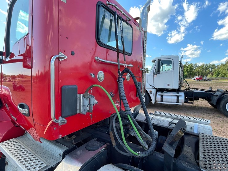 2014-kenworth-t880-image-12