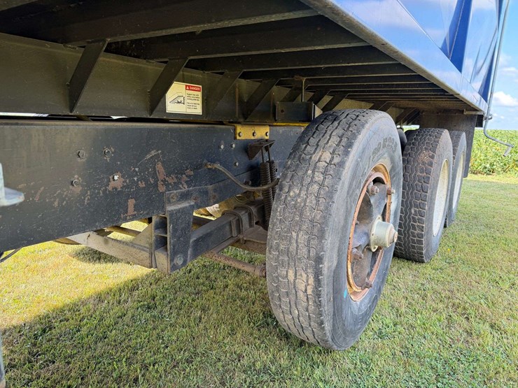 1975-ford-8000-image-33