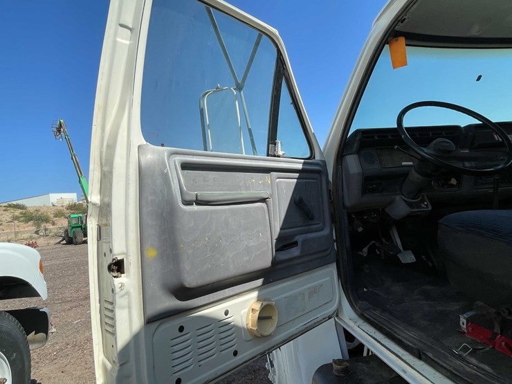 1997-ford-f800-image-26