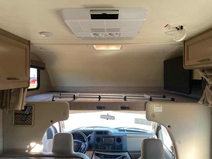 2021-ford-e350-image-122