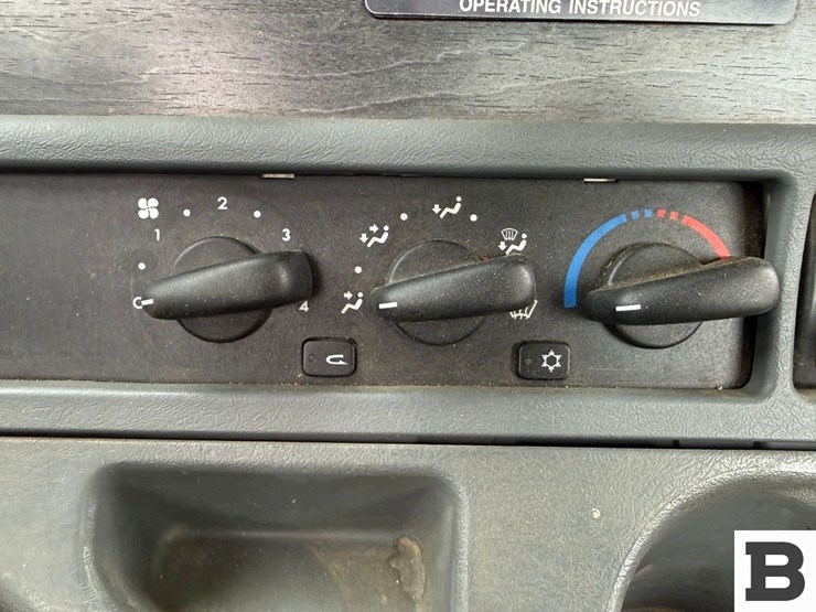 2005-freightliner-columbia-120-image-63