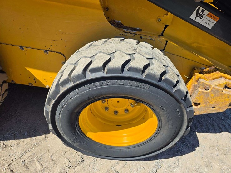 2016-deere-332d-image-18