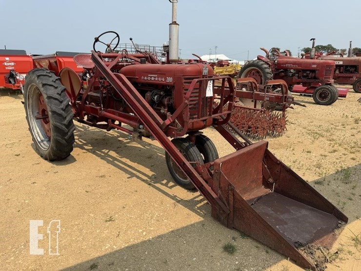 1955-farmall-200-image-1