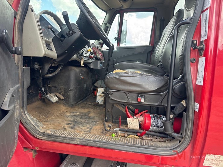 2014-international-durastar-4400-image-24