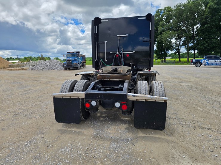 2014-peterbilt-389-image-16