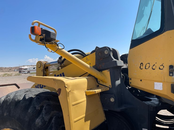 2005-komatsu-wa380-image-13