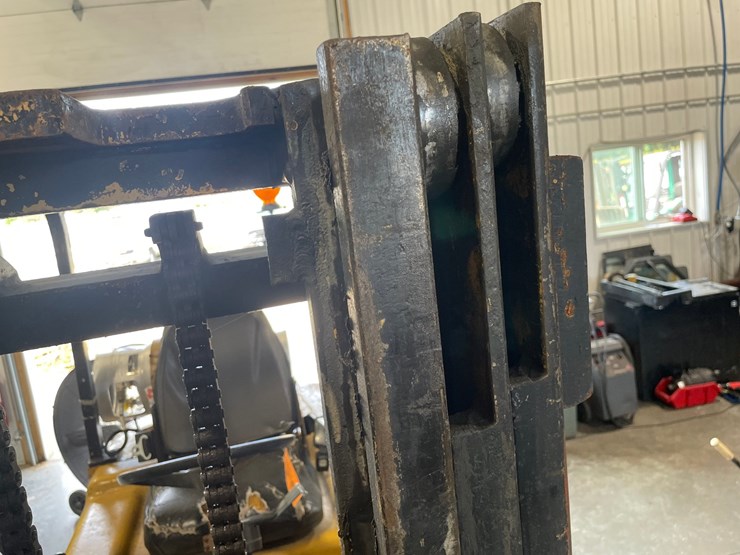 #133-•-cat-pneumatic-forklift-(shawano,-wi)-image-41