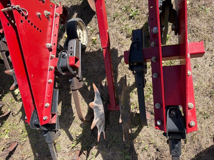 case-ih-1820-row-cultivator-image-9