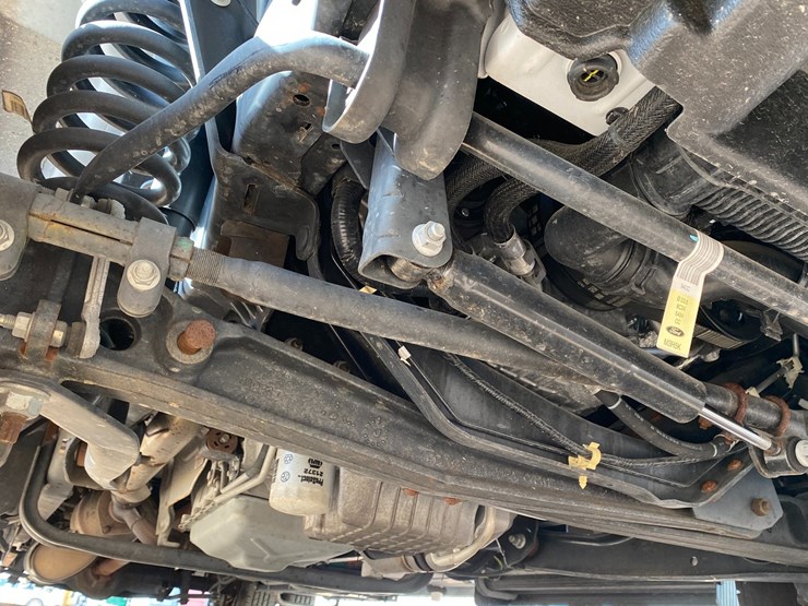 2021-ford-e350-image-94