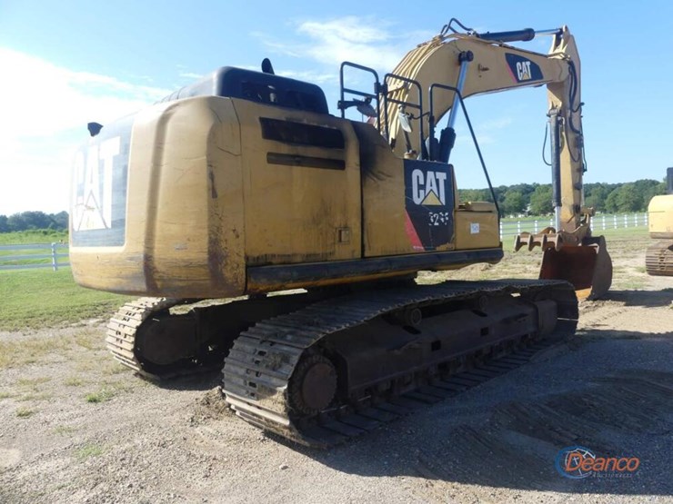 2015-caterpillar-329f-image-4
