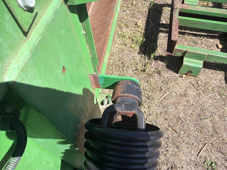 john-deere--835a-header-image-12