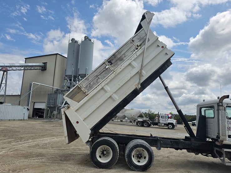 #25405-•-2003-mack-cv713-granite-truck-image-28