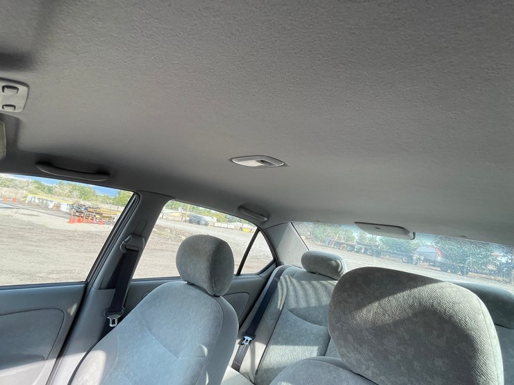 #1853-•-2002-toyota-prius-(title-in-delay)-image-35